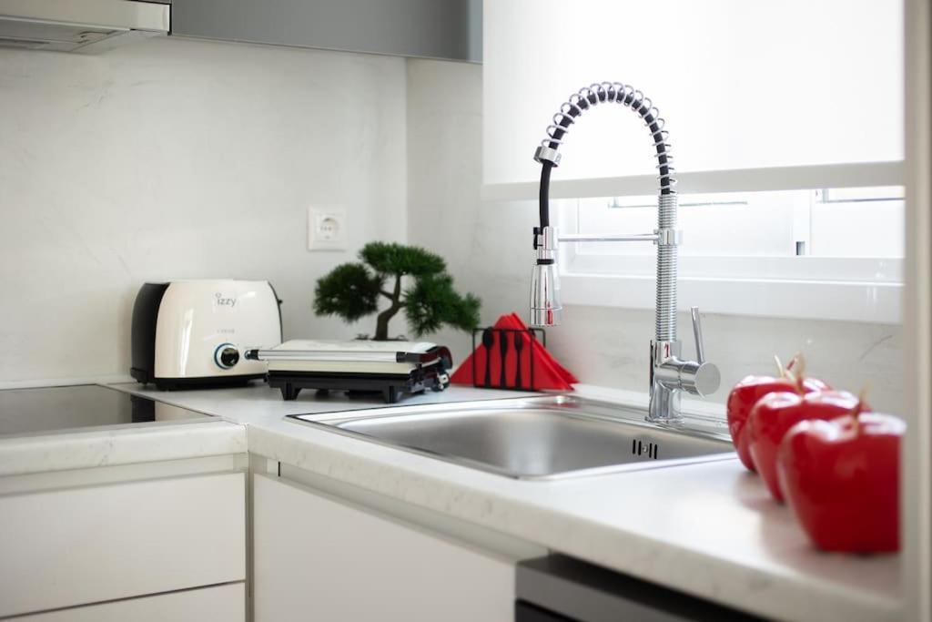 Blue Delta Apartment Palaio Faliro Афины Экстерьер фото
